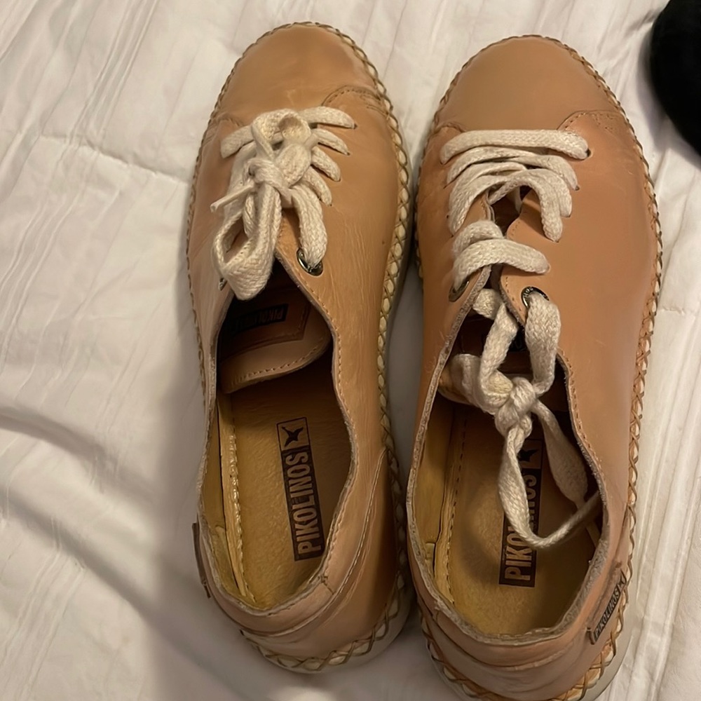 Pikolinos tan women's 37 shoes
